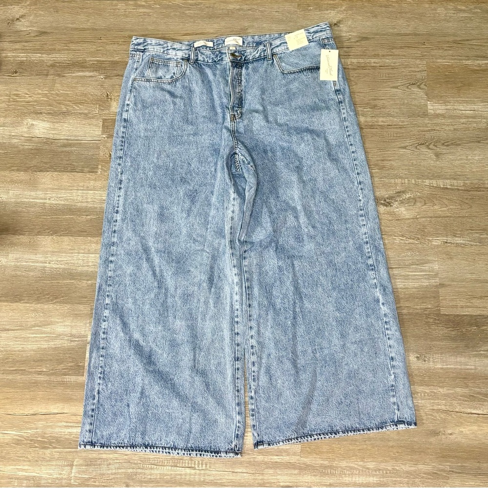 Mid-Rise Super Wide Legged Jeans Size 22